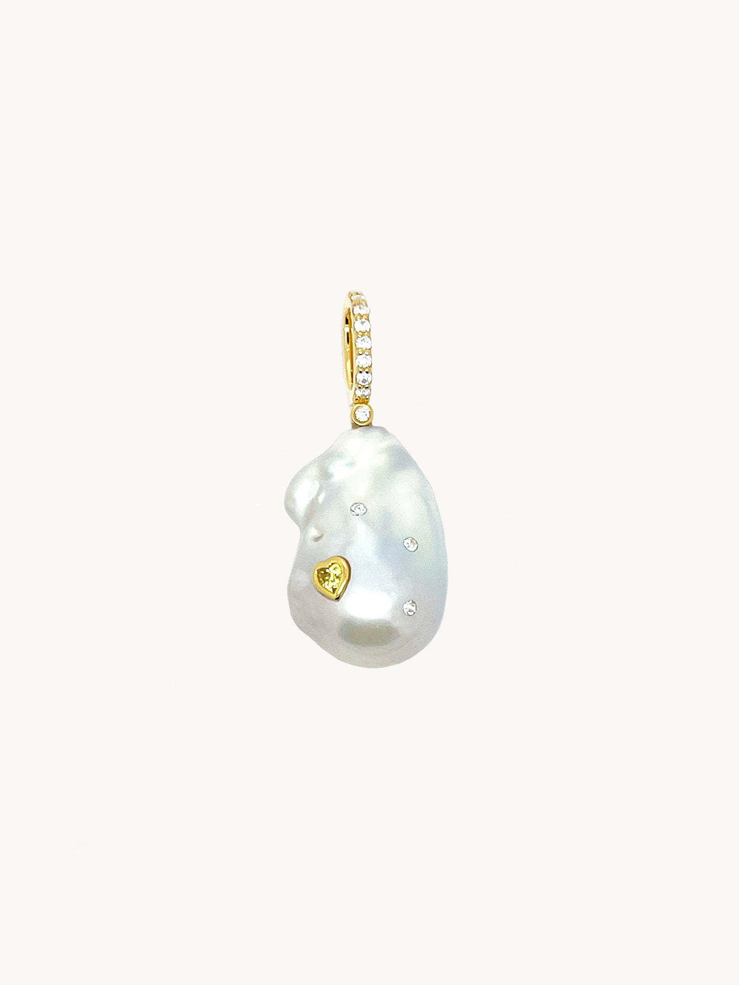 White Pearl Claw T-Bar Necklace with Yelbow Diamond Pearl