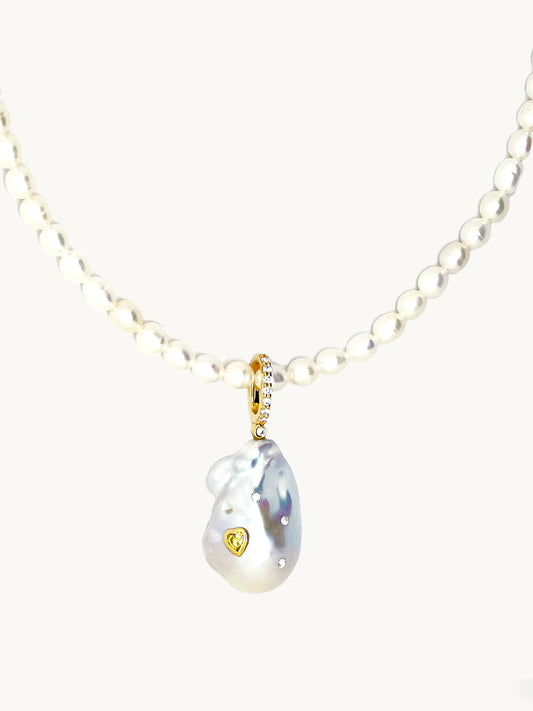 White Pearl Claw T-Bar Necklace with Yelbow Diamond Pearl