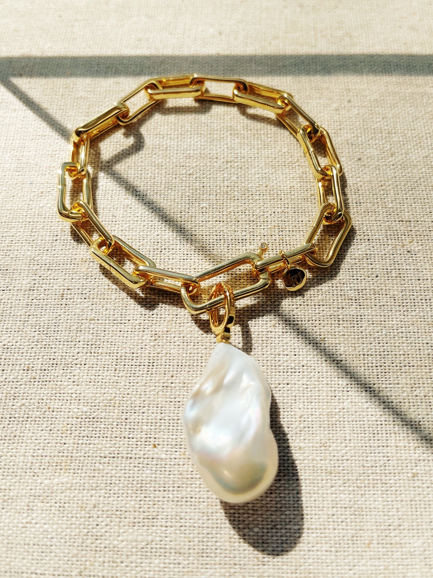 18k Gold Vermeil Link Bracelet with Green Diamond Pearl